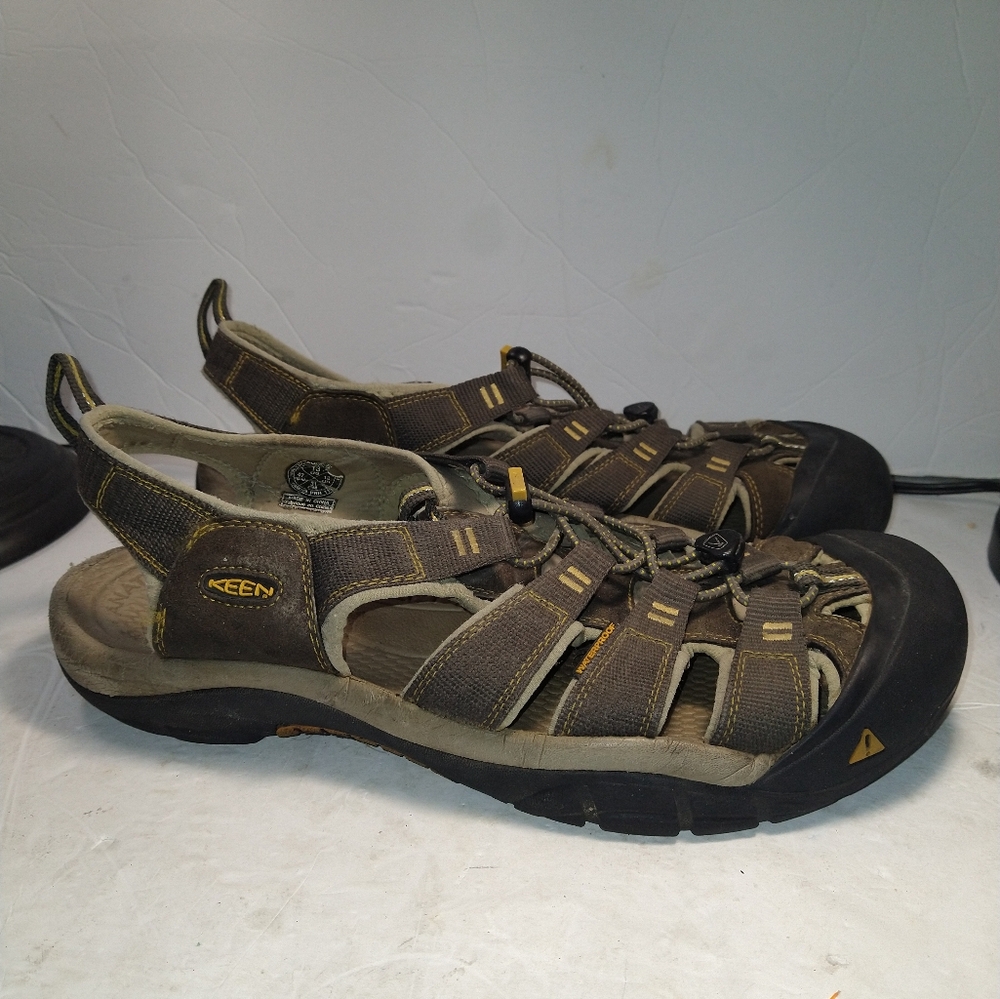 Keen Newport H2 Brown Drawstring Hiking Sandals Men's sz 13